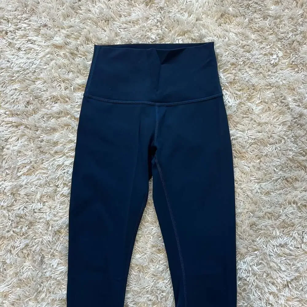 Lululemon Wunder Under High Rise Leggings 28” in Navy Size 2